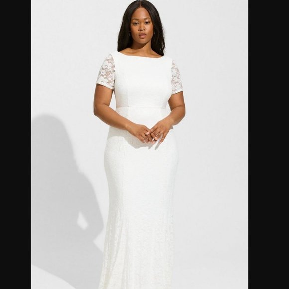 torrid Dresses & Skirts - Torrid Lace Short Sleeve Fit & Flare Wedding Dress